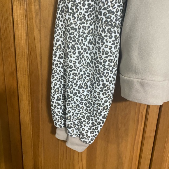 Pink Lily cropped sweatshirt - Picture 4 of 4